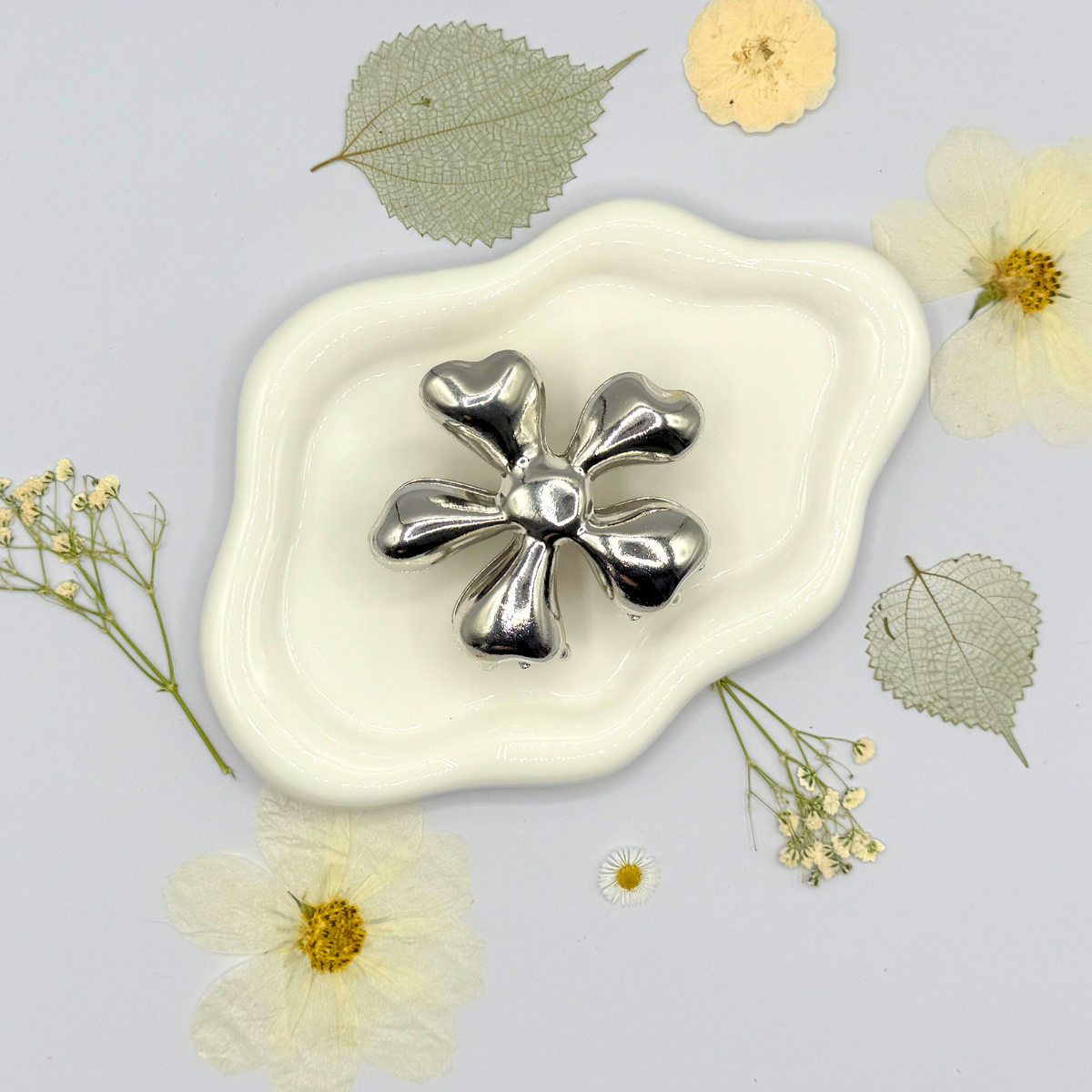 Nali Flower Metal Hair Claw Clips