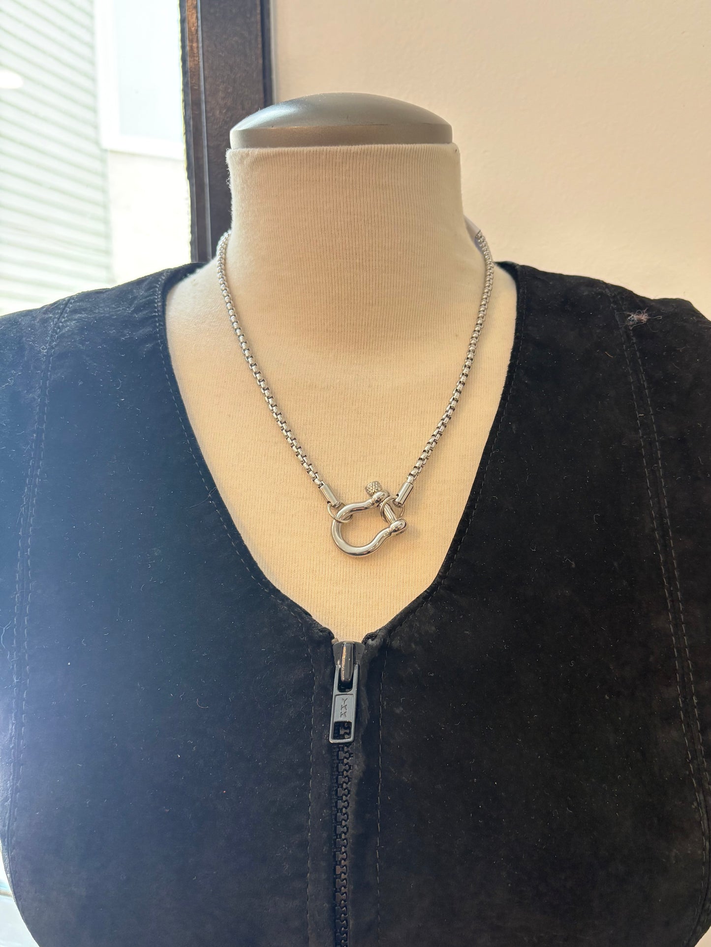Horseshoe Box Chain Necklace - Silver