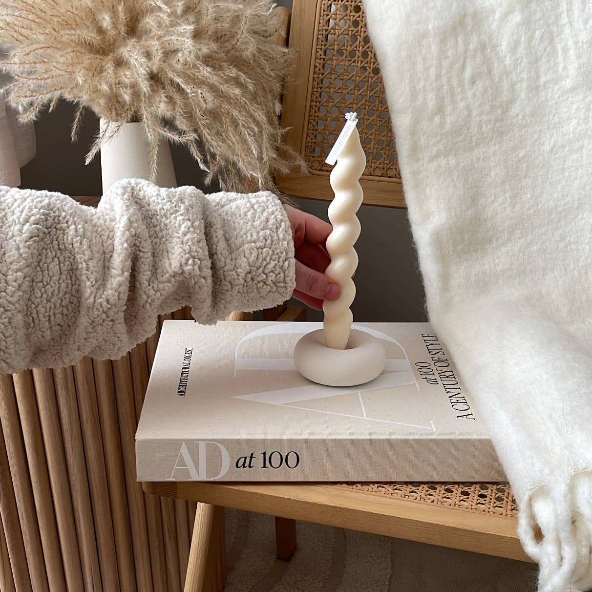 Minimalist Round Taper Candle Holder